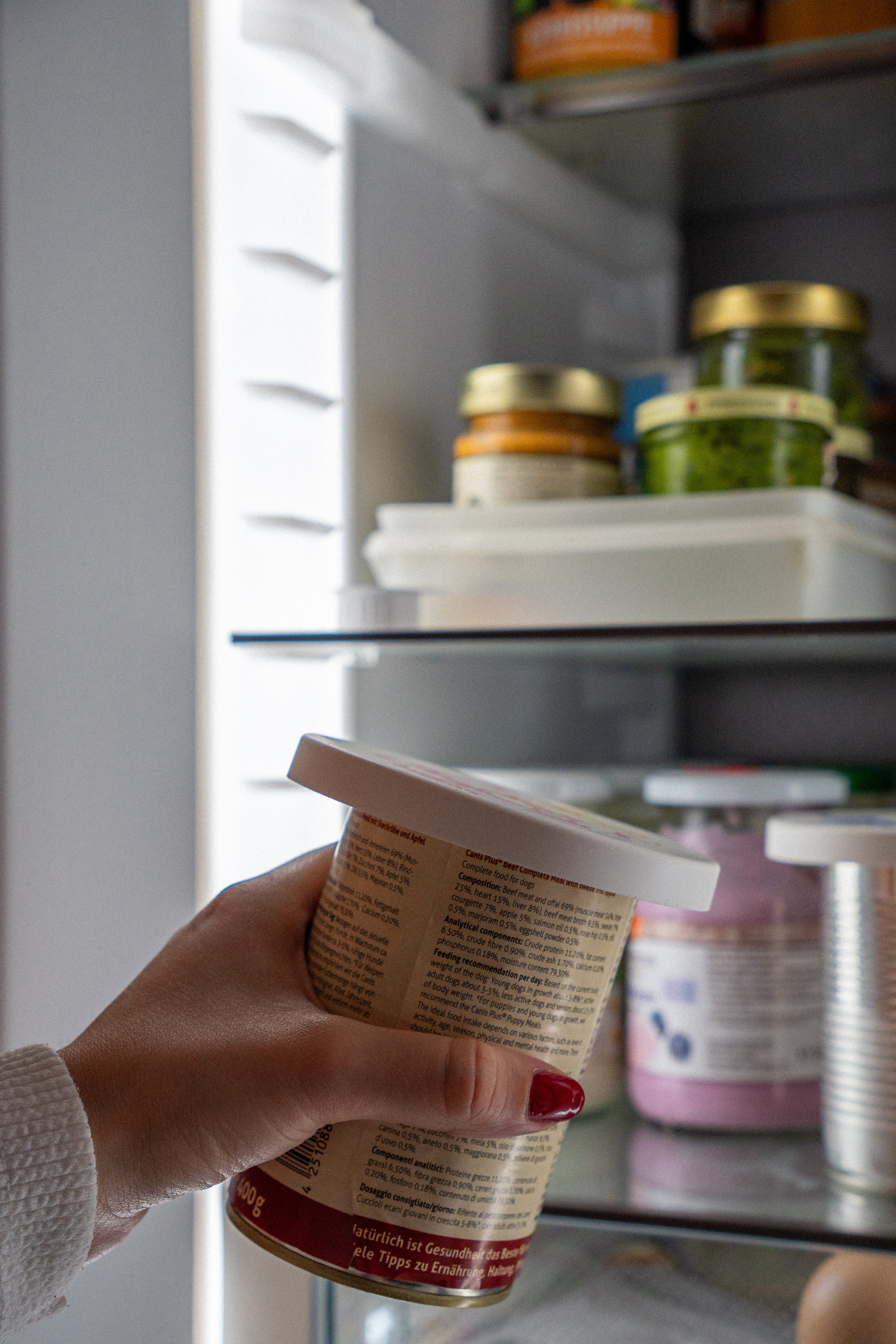 Der petcap-Dosendeckel hält geöffnetes Nassfutter im Kühlschrank frisch.